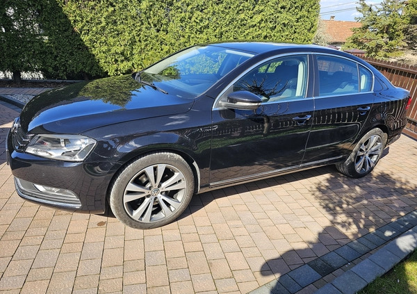 Volkswagen Passat cena 35999 przebieg: 179000, rok produkcji 2013 z Brzesko małe 106